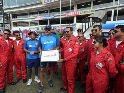India vs Bangladesh: भारतीय खिलाड़ी निर्णायक मुकाबले से पहले वायुसेना के पायलट से मिले
