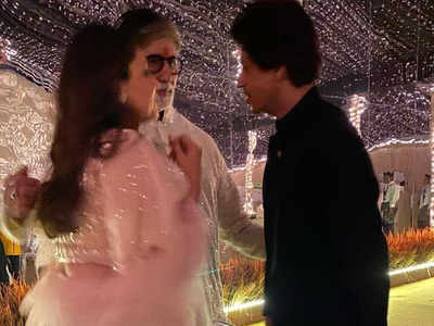 अमिताभ बच्‍चन की शाहरुख-गौरी से गंभीर बातचीत, सामने आई तस्‍वीर