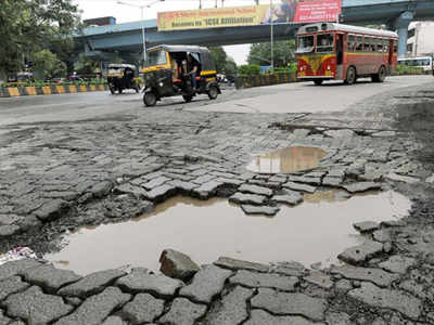 बक्षीस योजना संपताच खड्डेतक्रारींकडे दुर्लक्ष