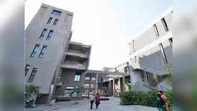 IIT में शायरी सीख रहे स्टूडेंट्स, वजह है खास