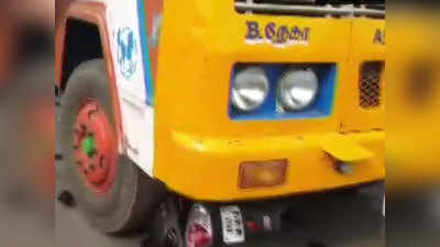 एआईएडीएमके के फ्लैगपोल से बचने की कोशिश में स्कूटर से गिरी महिला, ट्रक ने कुचला, हालत गंभीर