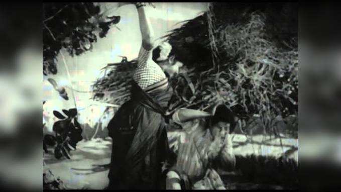 Tamil Classic Song : அடி தாரபுரம் தாம்பரம் உன் தலையில கனகாம்பரம்..!