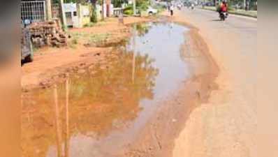 ಕಣ್ಣುಚ್ಚಿ ಕುಳಿತ ಅಧಿಕಾರಿಗಳು