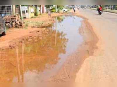 ಕಣ್ಣುಚ್ಚಿ ಕುಳಿತ ಅಧಿಕಾರಿಗಳು