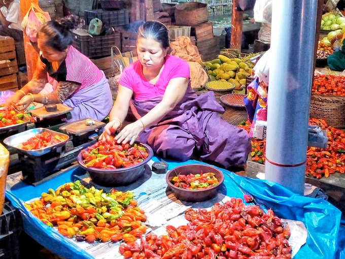 पुरुषों के व्यापार करने पर है पाबंदी