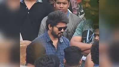 Thalapathy 64 விஜய் பேராசிரியரா? மாணவரா?: லீக்கான புகைப்படத்தால் குழப்பம்