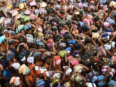 Sabarimala Women Entry Verdict: சபரிமலை வழக்கில் உச்ச நீதிமன்றம் பிறப்பித்த உத்தரவு இதுதான்!