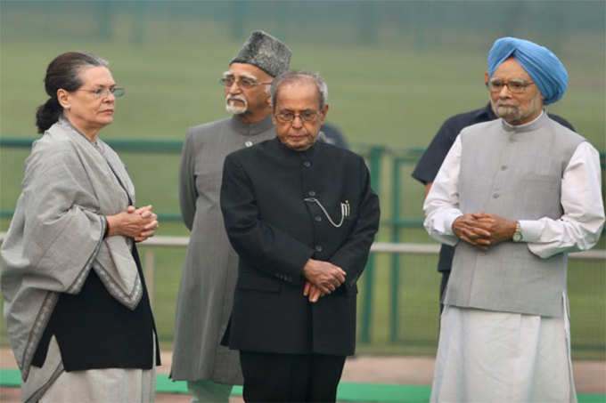 PM Modi, Manmohon Singh and sonia Gandhi pay tribute to Jawaharlal Nehru on birth anniversary