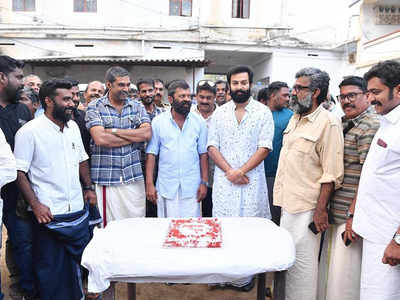 അനാര്‍ക്കലിയല്ല അതിനും മേലെ! വിജയാഘോഷത്തിനിടയില്‍ പൃഥ്വിരാജ്! വീഡിയോ വൈറലാവുന്നു!