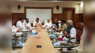 मुंबई में शिवसेना, एनसीपी और कांग्रेस की महाबैठक, जल्द सोनिया से मिल सकते हैं शरद पवार