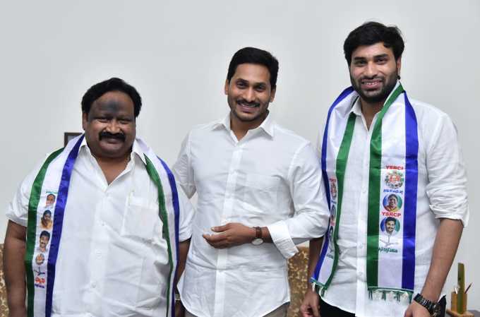 devineni avinash ysrcp1.