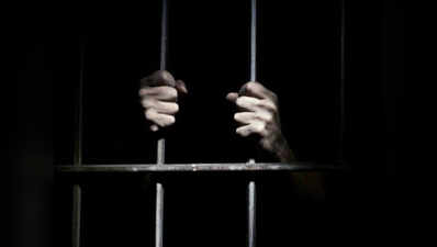 अयोध्या फैसला: सोशल मीडिया पर पोस्ट किया आपत्तिजनक मेसेज, तीन न्यायिक हिरासत में