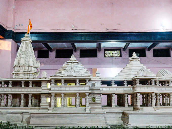 अयोध्या में रखा राम मंदिर का मॉडल