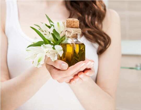 hair oil remedies, வேகமா முடிவளர வீட்லயே மூலிகை எண்ணெய் தயாரிக்கலாமா? - how to prepare hair oil for growth at home - Samayam Tamil hair oil remedies, வேகமா முடிவளர வீட்லயே மூலிகை எண்ணெய் தயாரிக்கலாமா? - how to prepare hair oil for growth at home - Samayam Tamil