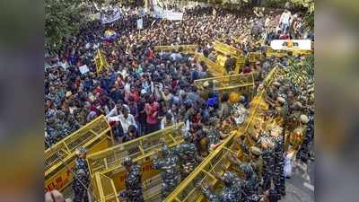 সংসদ অভিযানে JNU পড়ুয়ারা, পুলিশি বাধায় উত্তেজনা!