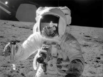 मटा ५० वर्षांपूर्वी - अपोलो चंद्रावर उतरणार