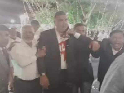 मैसूर: विवाह समारोह में पूर्व मंत्री और कांग्रेस विधायक पर हमला, हालत गंभीर