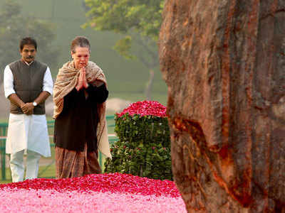 इंदिरा गांधी की 102वीं जयंती: पीएम मोदी, राहुल गांधी ने किया याद, श्रद्धांजलि देने पहुंचीं सोनिया गांधी
