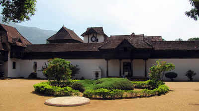 Padmanabha swamy temple :  ஒரே டிரிப்பில் பத்மநாபபுரம் அரண்மனையும், பத்மநாபசுவாமி கோவிலும் போலாமா?