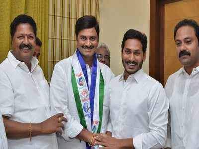 రఘురామా.. ఇదేమీ..? నర్సాపురం ఎంపీ పట్ల జగన్ ఆగ్రహం?