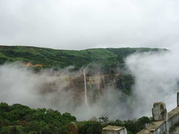 ​வண்ணமயமான குளம்