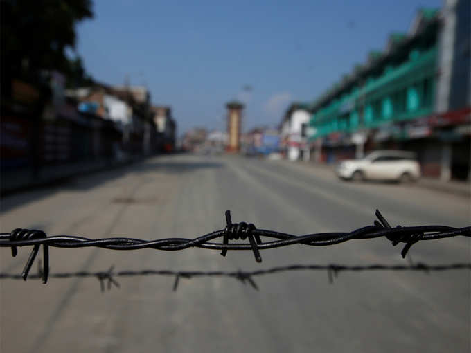 श्रीनगर में तनावपूर्ण शांति