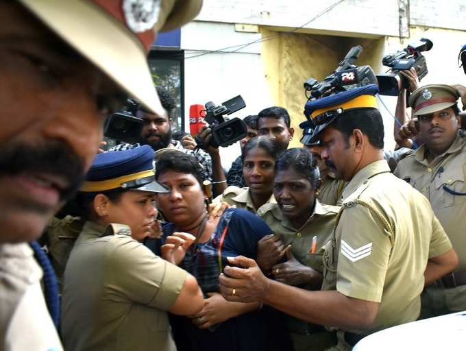 ​മുളകു സ്പ്രേ മനുഷ്യാവകാശ ലംഘനമെന്ന് എ കെ ബാലൻ