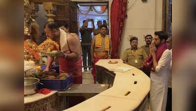 महाराष्ट्र: शपथ से पहले बप्पा का आशीर्वाद लेने पहुंचे आदित्य ठाकरे, सिद्धिविनायक मंदिर में की पूजा