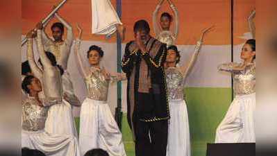 26/11 के शहीदों की याद में अमिताभ बच्चन ने दी दिल छूने वाली परफॉर्मेंस