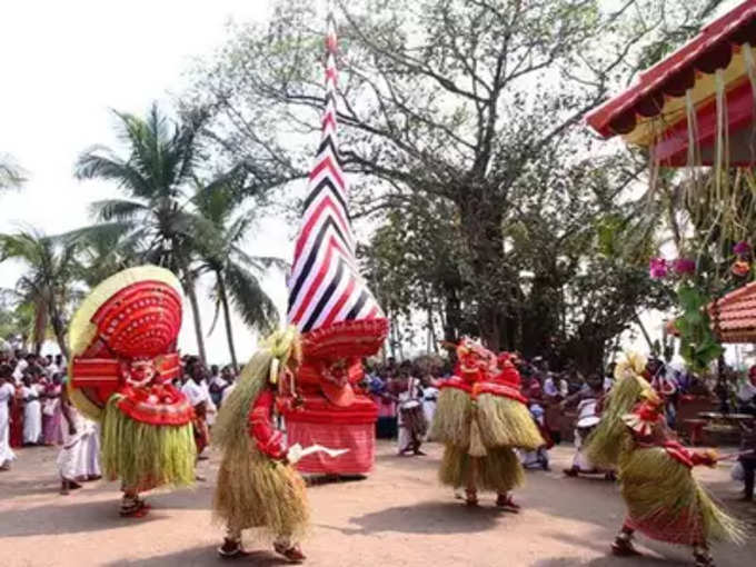 മലബാറിൻ്റെ തെയ്യക്കാവുകള്‍