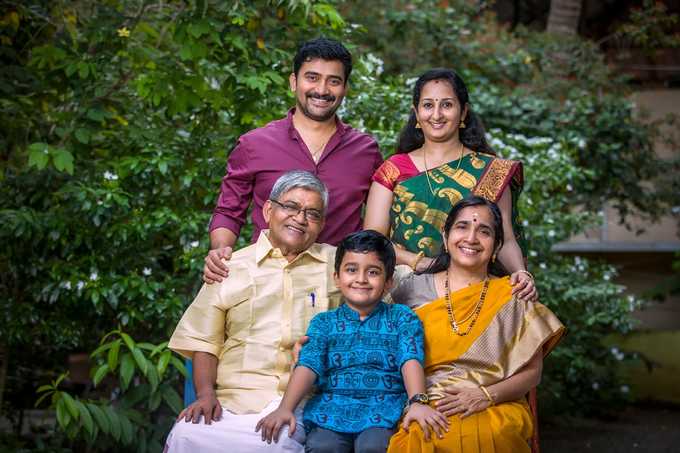 Pratheesh nandhan with his family
