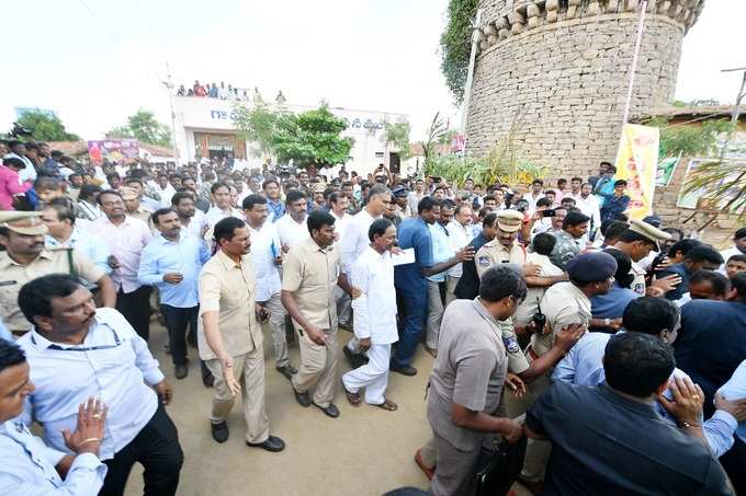 నాకు రావాల్సిన బకాయిలను ఇప్పించండి..