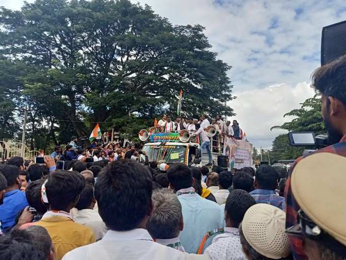 ಚಿಕ್ಕಬಳ್ಳಾಪುರದಲ್ಲಿ ಡಿಕೆ ಶಿವಕುಮಾರ್‌ ಪ್ರಚಾರ