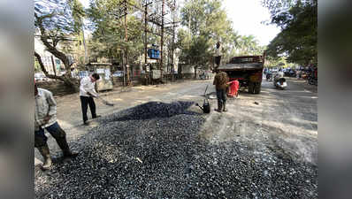 रस्ते पॅचवर्कच्या कामाला वेग