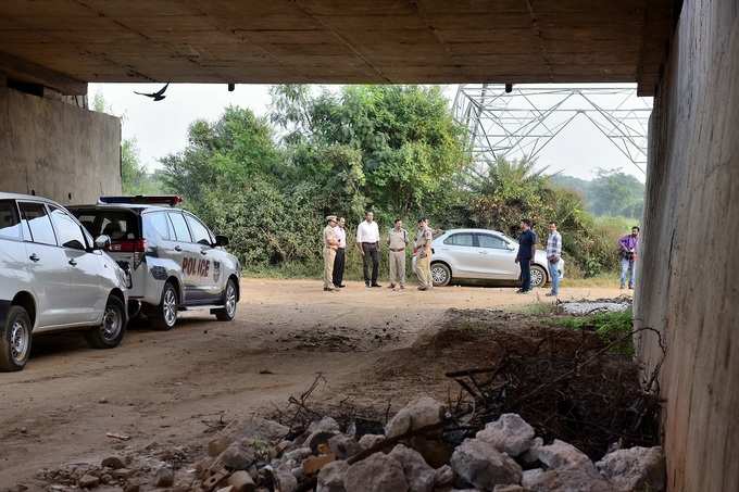 టోల్ ప్లాజా వెనుక ఖాళీ ప్రదేశంలో అఘాయిత్యం..