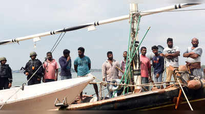 മത്സ്യബന്ധനബോട്ടിൽ അറബിക്കടൽ മുറിച്ചു കടന്ന സാഹസികത: യെമനിൽ നിന്ന് രക്ഷപെട്ട തൊഴിലാളികൾ കേരളതീരത്തണഞ്ഞു