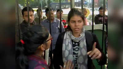 हैदराबाद गैंगरेप पर प्रदर्शनकारी छात्रो को हिरासत में लेने पर महिला आयोग ने लिया संज्ञान