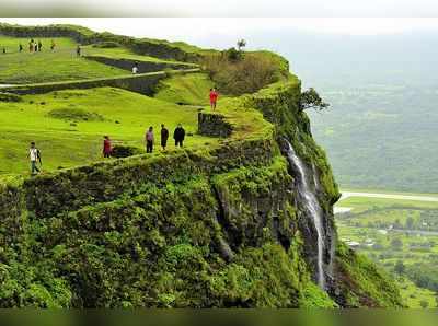 <b>ಕ್ಯಾಂಪಿಂಗ್ ಮಾಡ್ಬೇಕಾ? ಹಾಗಾದ್ರೆ ಬೆಟ್ಟದ ಮೇಲಿರುವ ಈ ಕೋಟೆಗೆ ಹೋಗಿ</b>