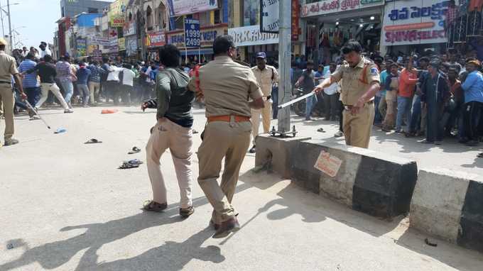 పశువైద్యురాలి దారుణ హత్యపై  వెల్లువెత్తుతున్న నిరసనల హోరు