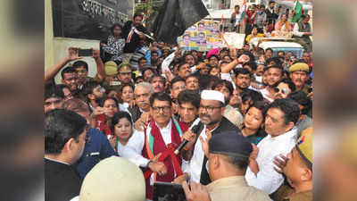 कानपुर: यूपी कांग्रेस चीफ की पदयात्रा बनी फ्लॉप शो, फोटो खिंचाने के लिए होती रही धक्का-मुक्की