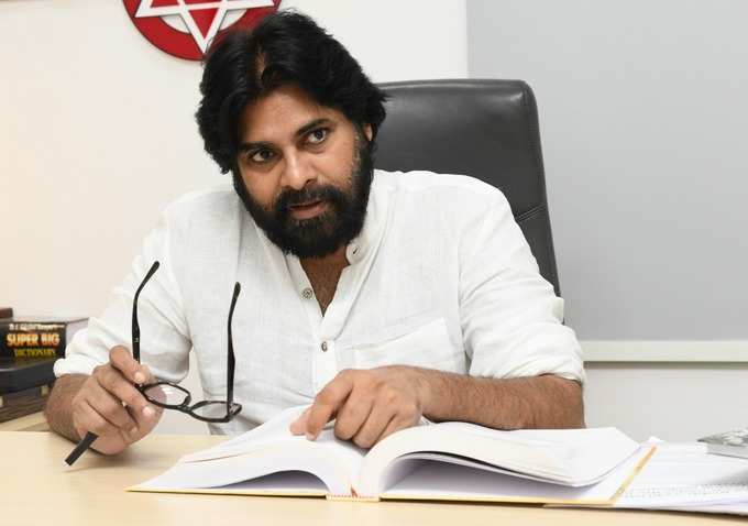 ఆయన ఏం మాట్లాడతారో ఆయనకే తెలియదు..