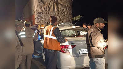 मथुराः एक्सप्रेसवे पर खड़े ट्रक से टकराई कार, दो युवकों की मौत
