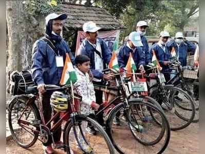 পরিবেশ রক্ষার বার্তা দিতে সাইকেল সফরে কাউন্সিলর