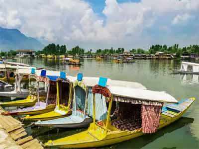 काश्मीरच्या अर्थव्यवस्थेला १५,००० कोटींचा फटका