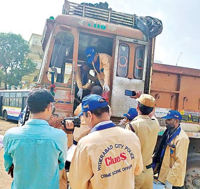 కట్టుదిట్టమైన భద్రత నడుమ చర్లపల్లి జైలుకి