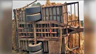 हिसार: पराली से लदी ट्रैक्टर-ट्रॉली से कार की भिड़ंत, चार की मौत