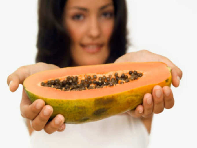 women eaing papaya