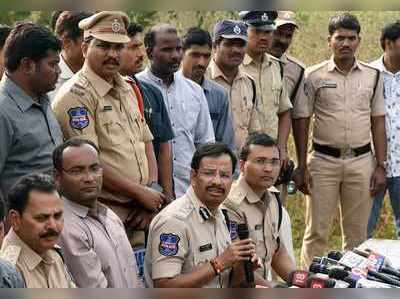 ഒരാൾക്ക് വെടിയേറ്റത് 4 തവണ, പ്രതികൾക്ക് മറ്റ് കേസുകളുമായി ബന്ധമോ?; ഏറ്റുമുട്ടലിൽ പോലീസ് പ്രതിരോധത്തിൽ