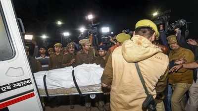 রাতে গ্রামের বাড়িতে ফিরল উন্নাও নির্যাতিতার দগ্ধ দেহ