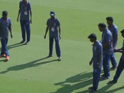 Ranji Trophy 2019-20: மைதானத்துக்குள் புகுந்த பாம்பு... தாமதமான ஆந்திரா - விதர்பா போட்டி!